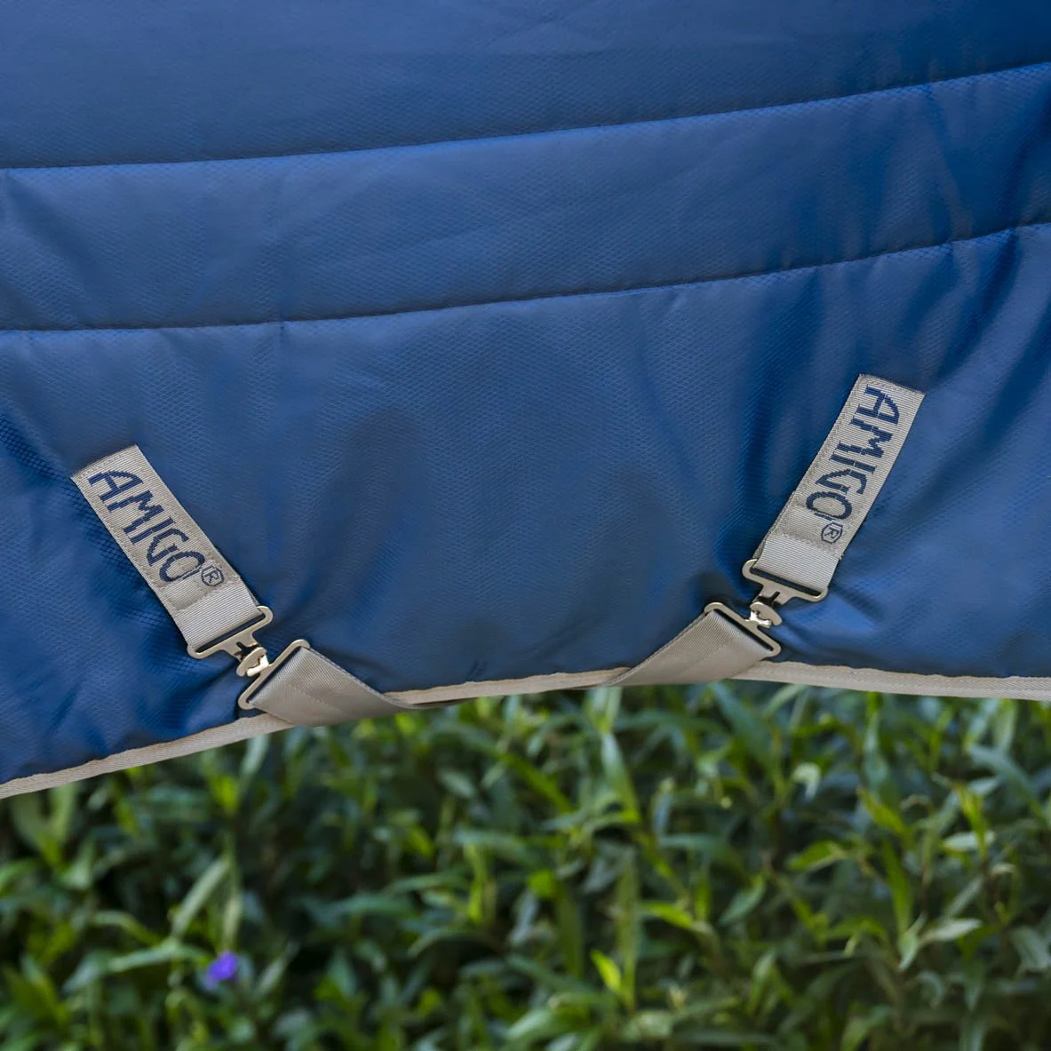 Amigo Stable Blanket Ripstop Insulator Plus - 210D, 200g Warmth, Double Front Closure, Hood Included - Image 3