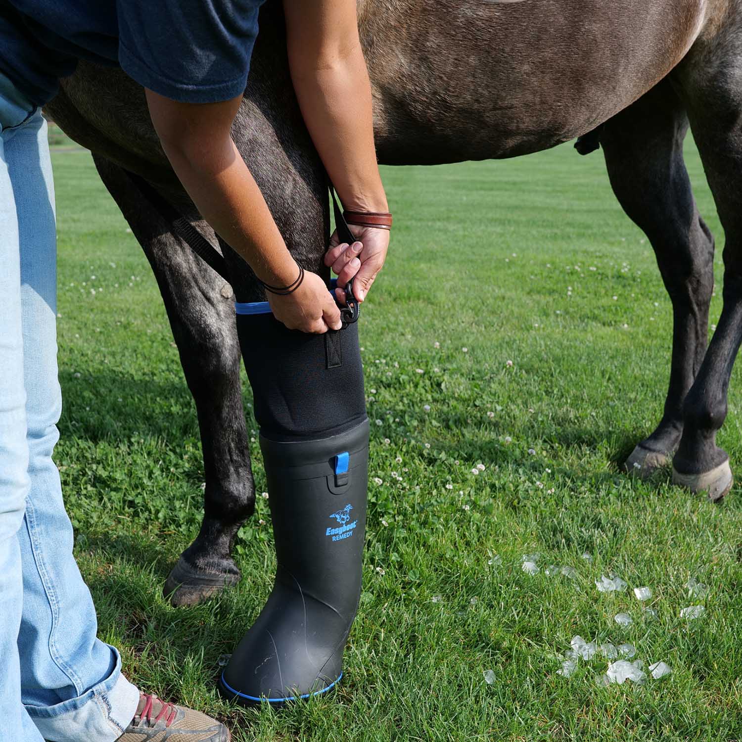 Easyboot Ultimate Remedy Tall Soaking & Therapy Boot for Horses - Image 3